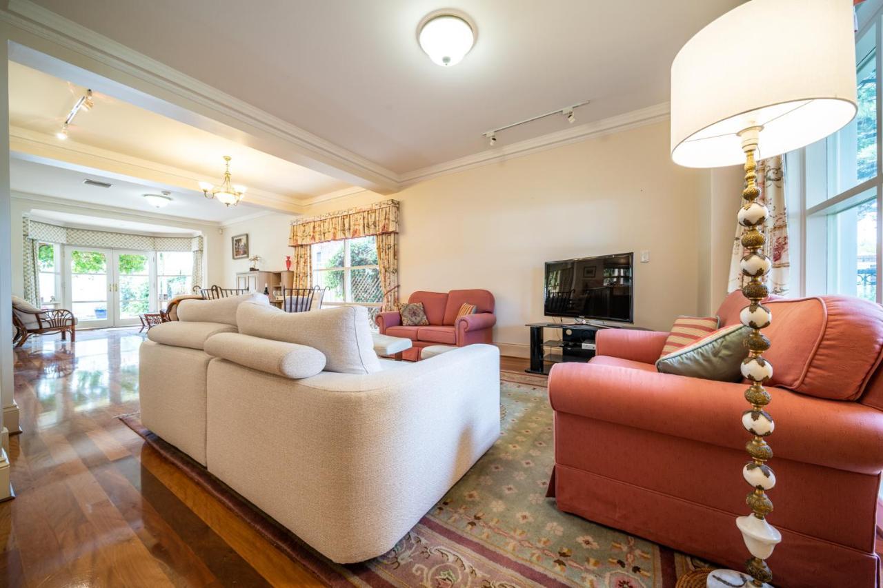 Glenelg Stylish 2 Story Townhouse Sea View *