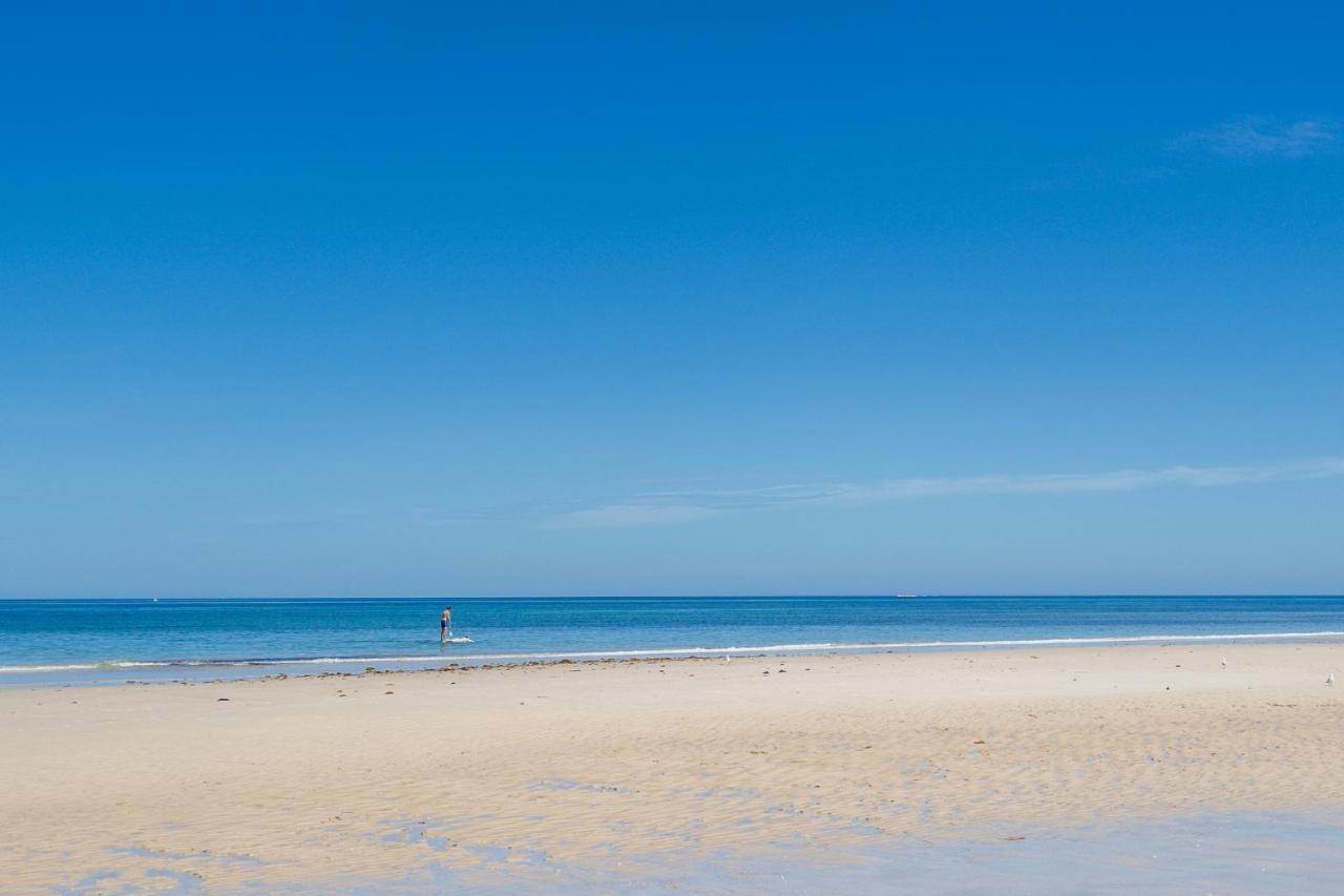 Glenelg Stylish 2 Story Townhouse Sea View Holiday home *