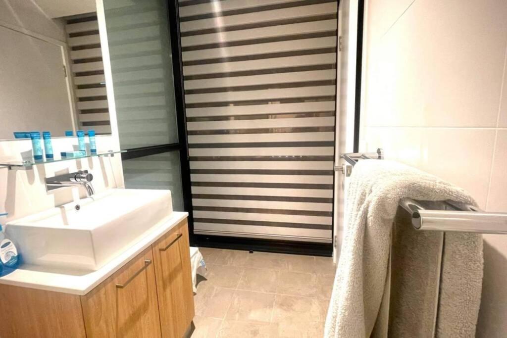 Enjoy A Little Luxury In Cbd - Perfect! Adelaide