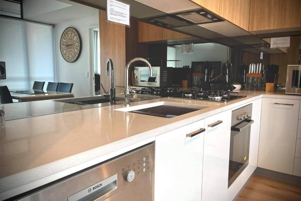 Enjoy A Little Luxury In Cbd - Perfect! Adelaide