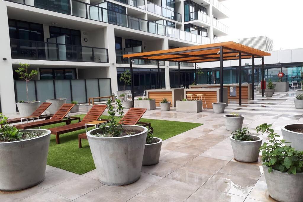 Apartment Enjoy A Little Luxury In Cbd - Perfect!