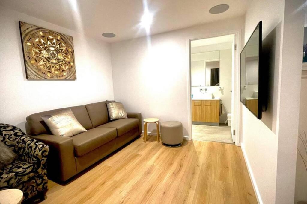 Enjoy A Little Luxury In Cbd - Perfect! Adelaide