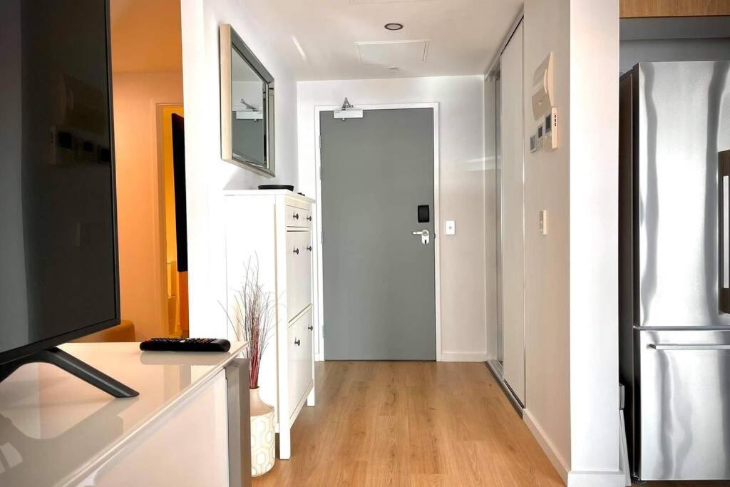 Enjoy A Little Luxury In Cbd - Perfect! * Adelaide