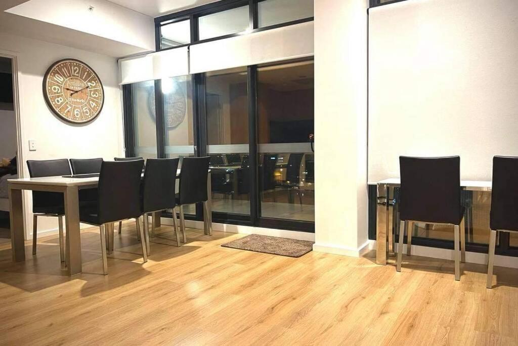 Apartment Enjoy A Little Luxury In Cbd - Perfect!