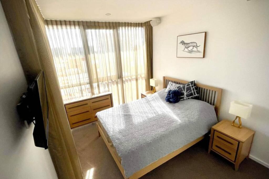 Apartment Enjoy A Little Luxury In Cbd - Perfect! Adelaide