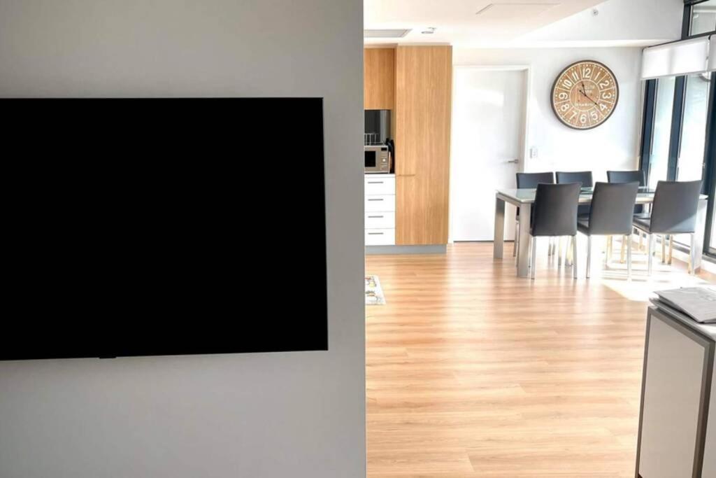 Enjoy A Little Luxury In Cbd - Perfect! Apartment