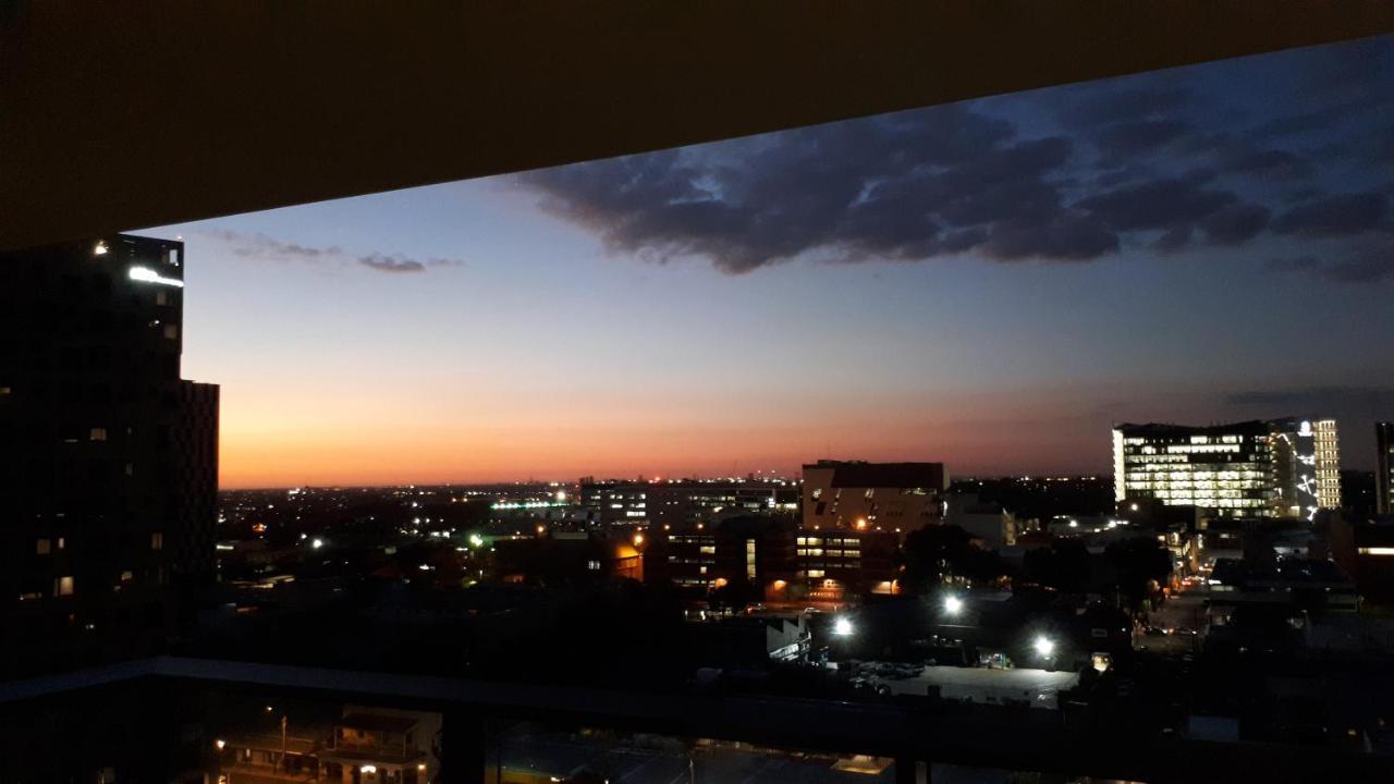 Enjoy A Little Luxury In Cbd - Perfect! * Adelaide
