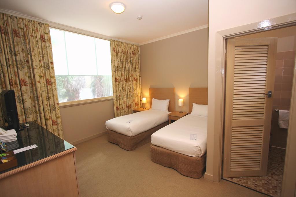 Quality Tiffins On The Park Hotel