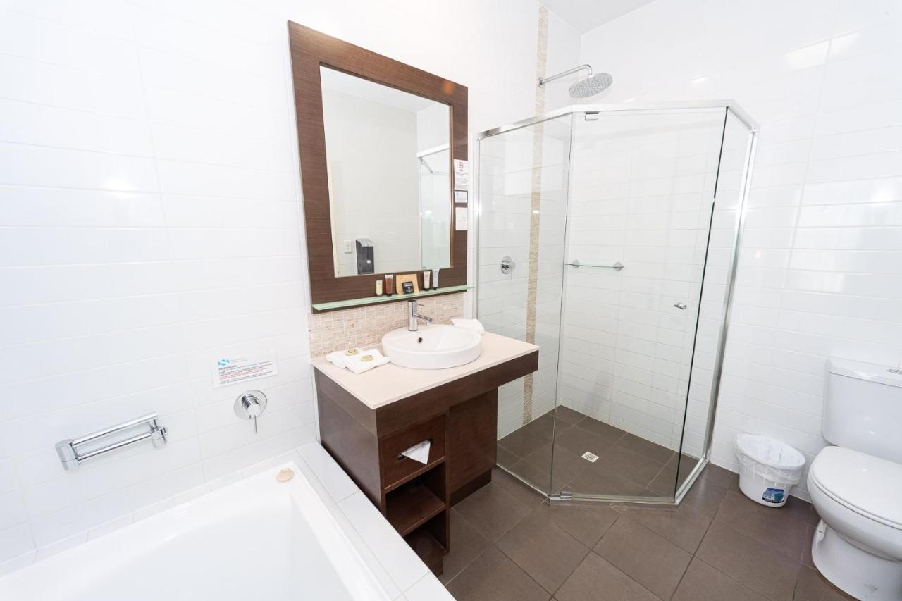 Sfera's Park & Convention Centre Hotel 4*