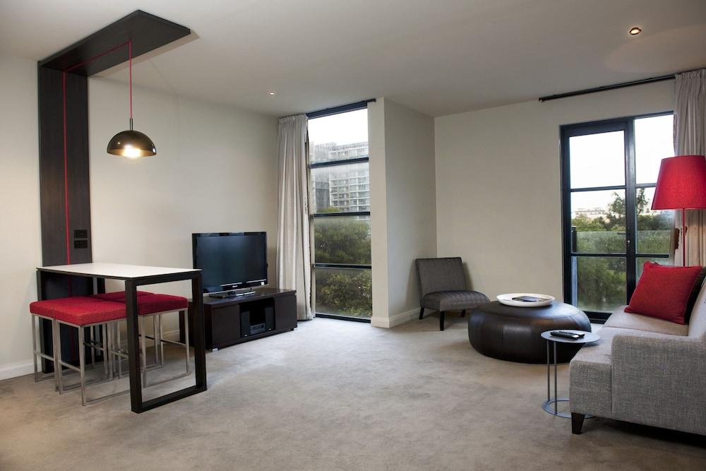 Mantra Hindmarsh Square Hotel 4*
