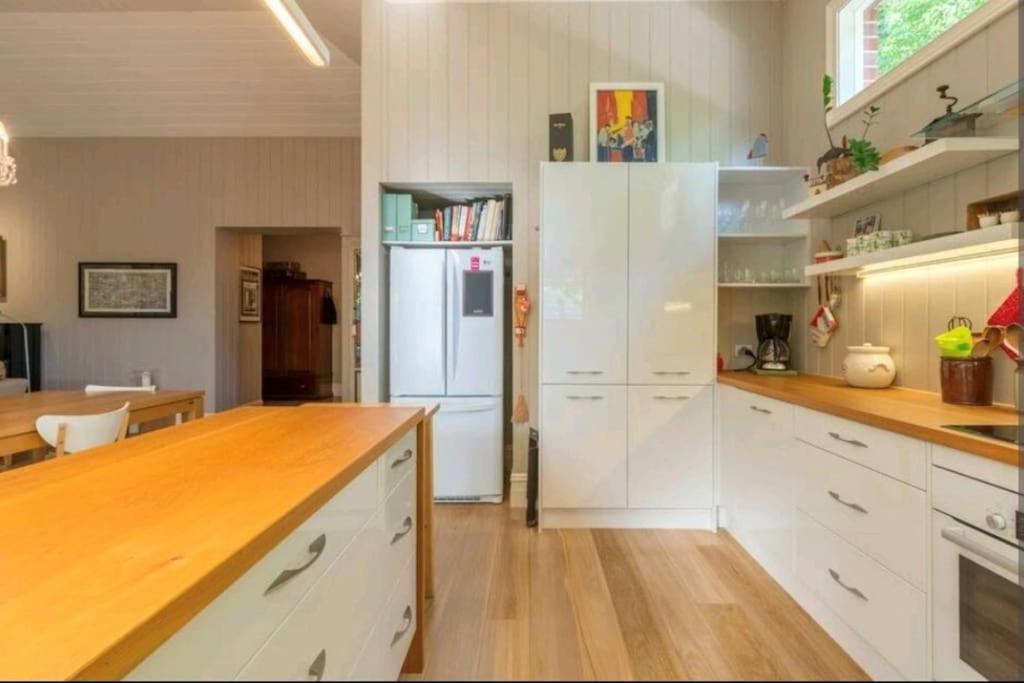 Henry Morcomb 2 Bdrm Sleeps 4 Wifi Holiday home