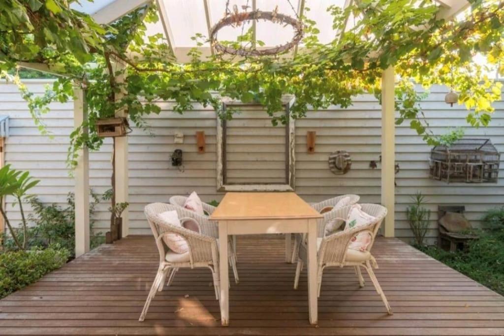 Henry Morcomb 2 Bdrm Sleeps 4 Wifi Holiday home Adelaide