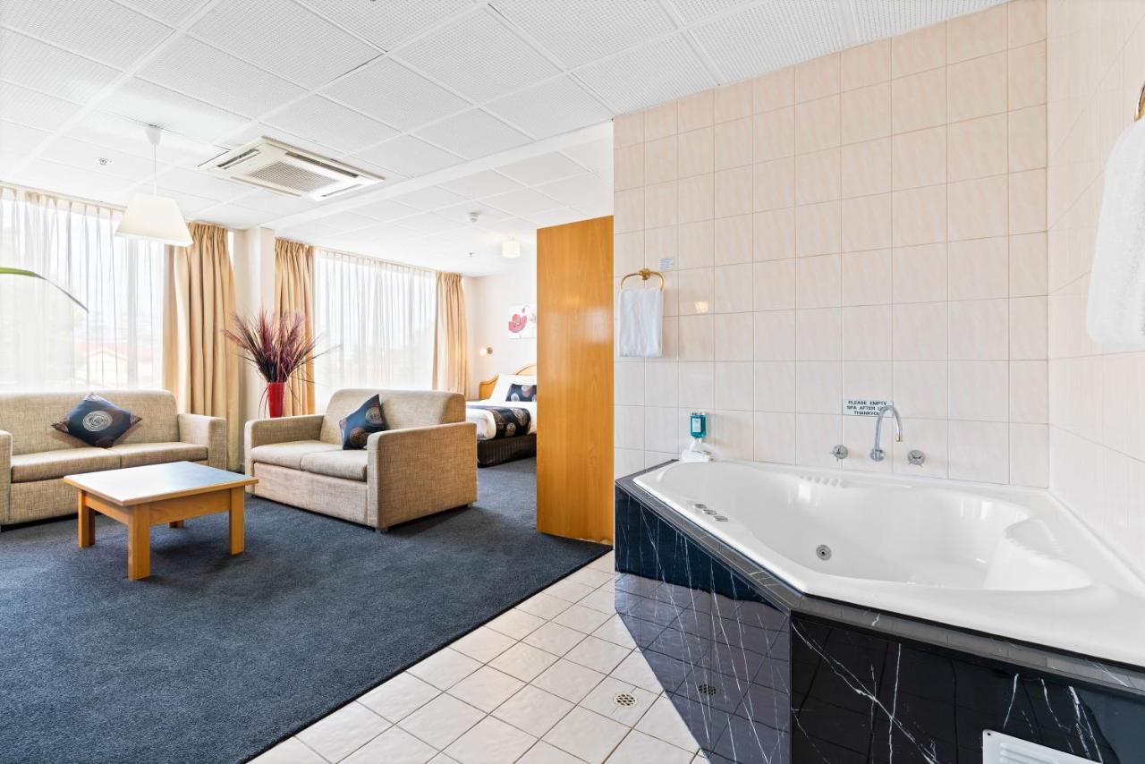 International 3* Adelaide