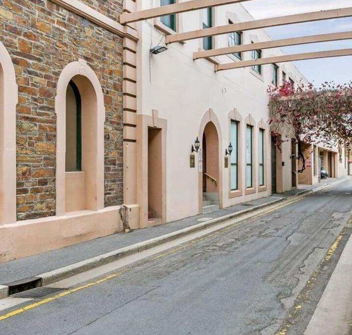 427/247 Gouger St Ex In Apartment *