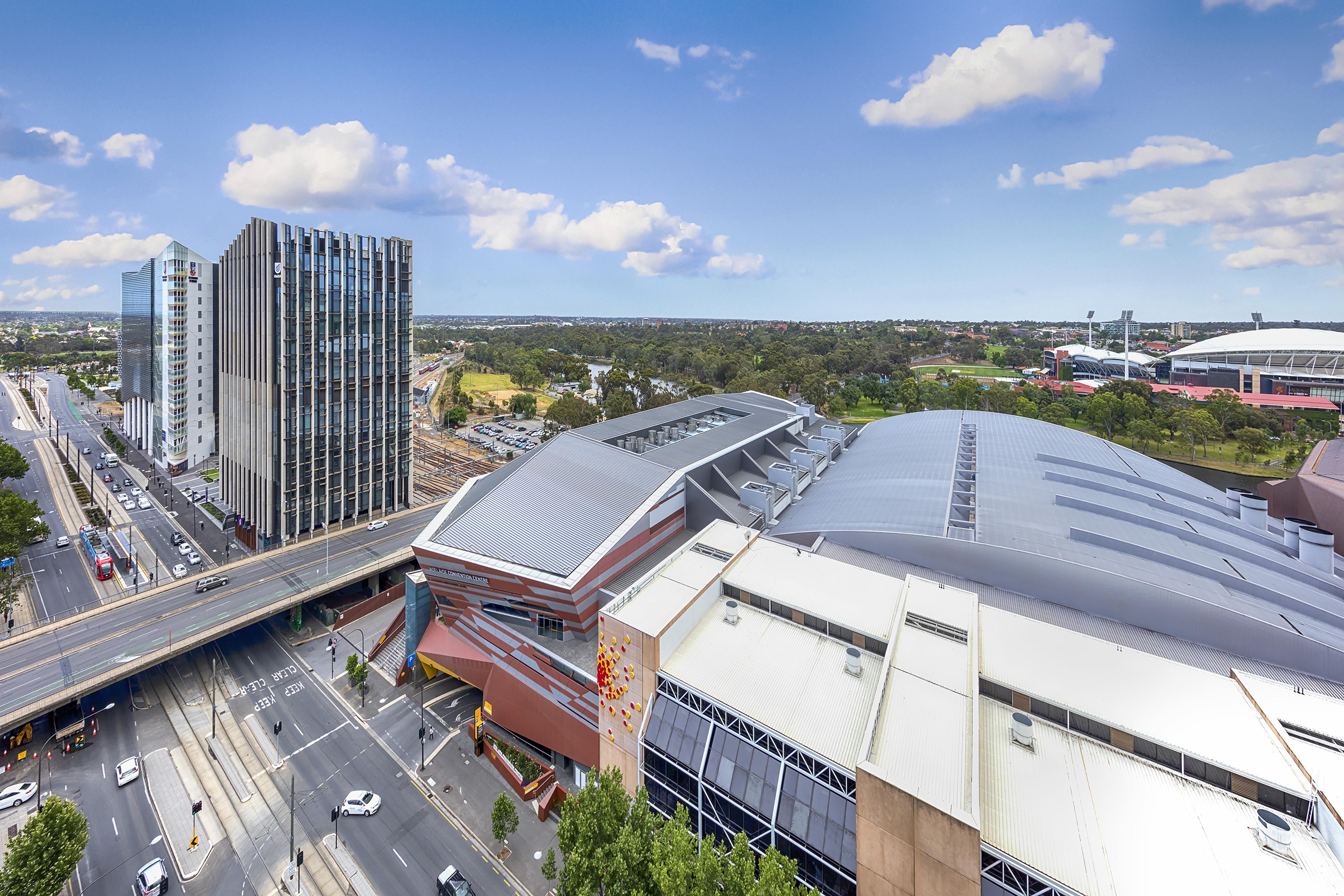 Oaks Embassy Aparthotel 4*