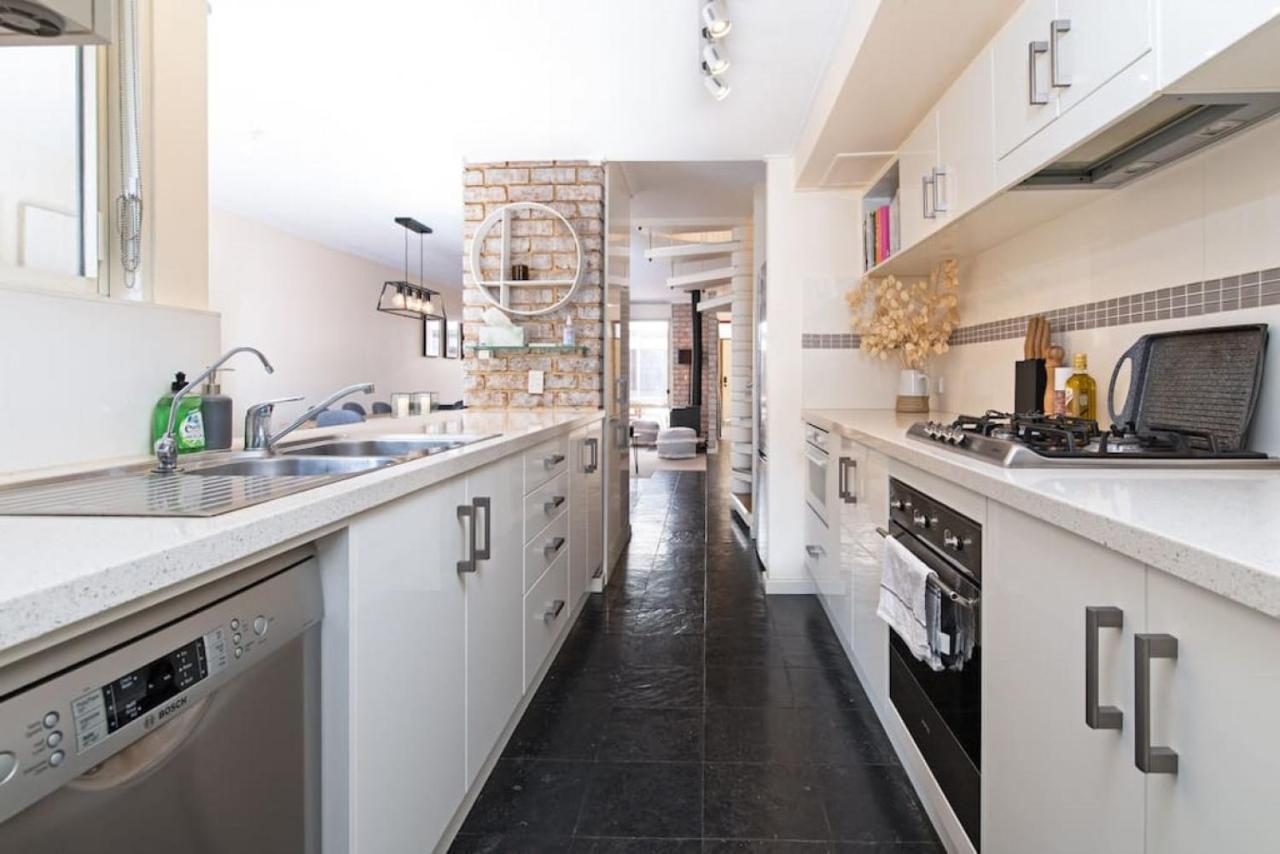 Character & Charm 3 Bed Home- Free Wine * Adelaide