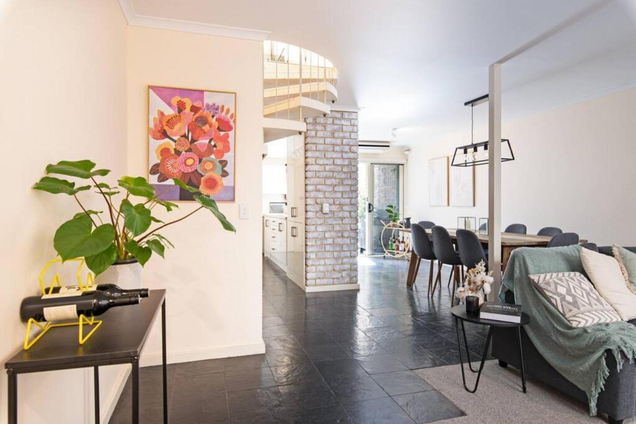 Character & Charm 3 Bed Home- Free Wine Apartment *