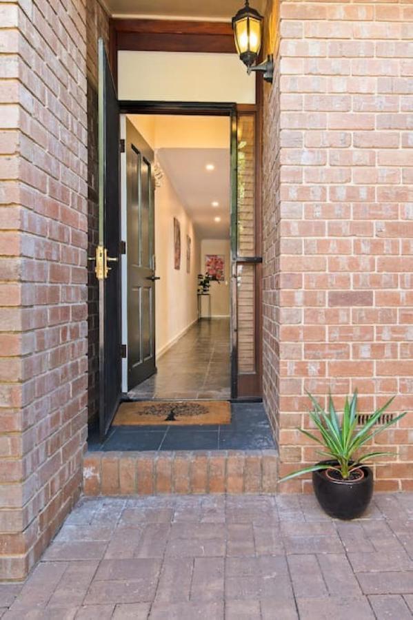 Character & Charm 3 Bed Home- Free Wine Apartment