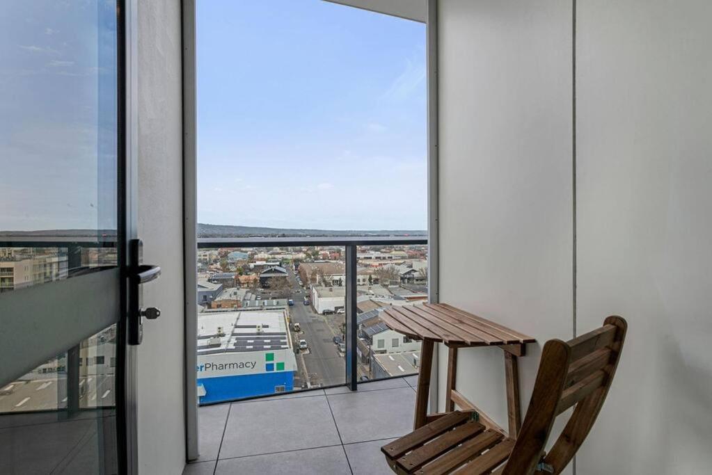 Stunning Views 2br Luxury Pool Parking Gym Wifi