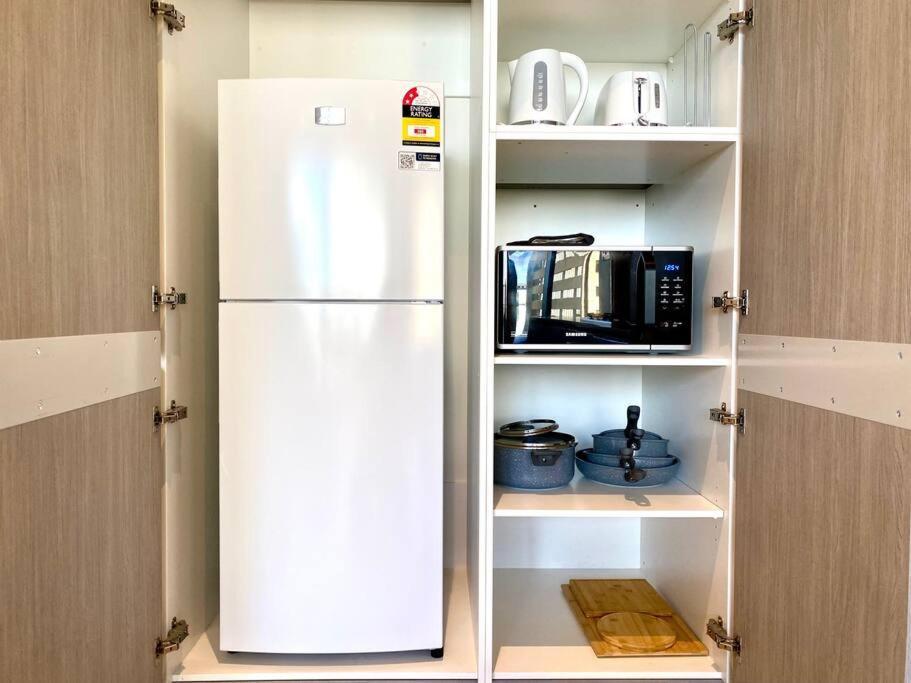 Apartment Luxury Cbd Vibes-queen Bed-gym-bbq Adelaide