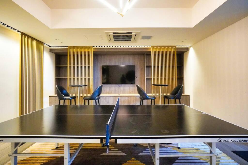 Luxury Cbd Vibes-queen Bed-gym-bbq Apartment *