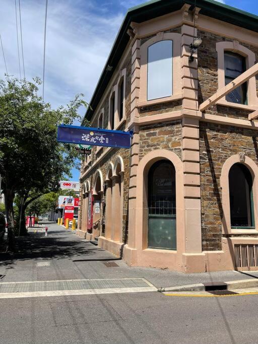 Apartment 25/247 Gouger St Ex 430 *