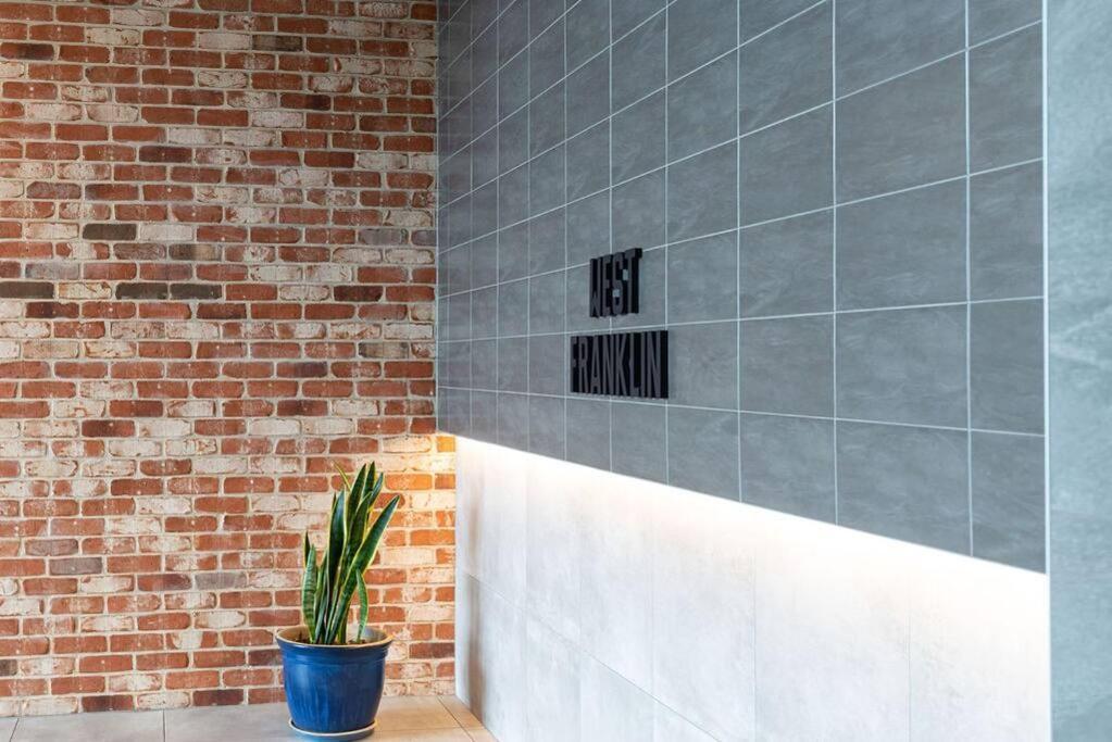 Apartment Stunning Views 2br Luxury Pool Parking Gym Wifi *