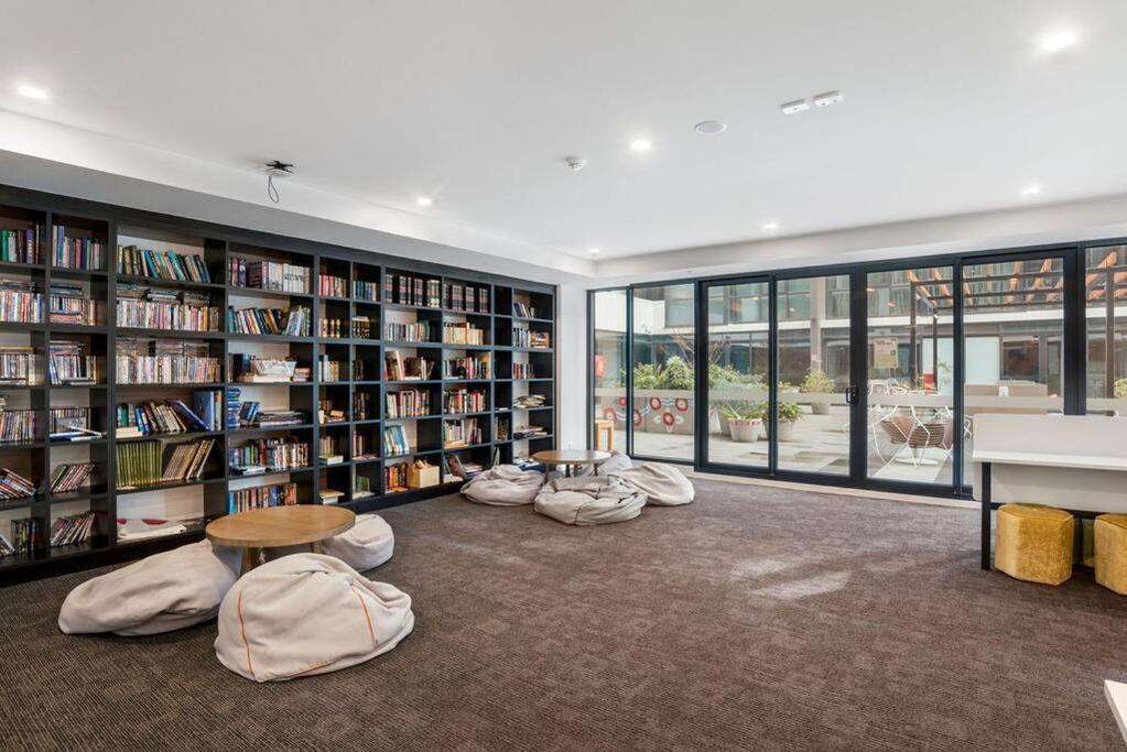Stunning Views 2br Luxury Pool Parking Gym Wifi *