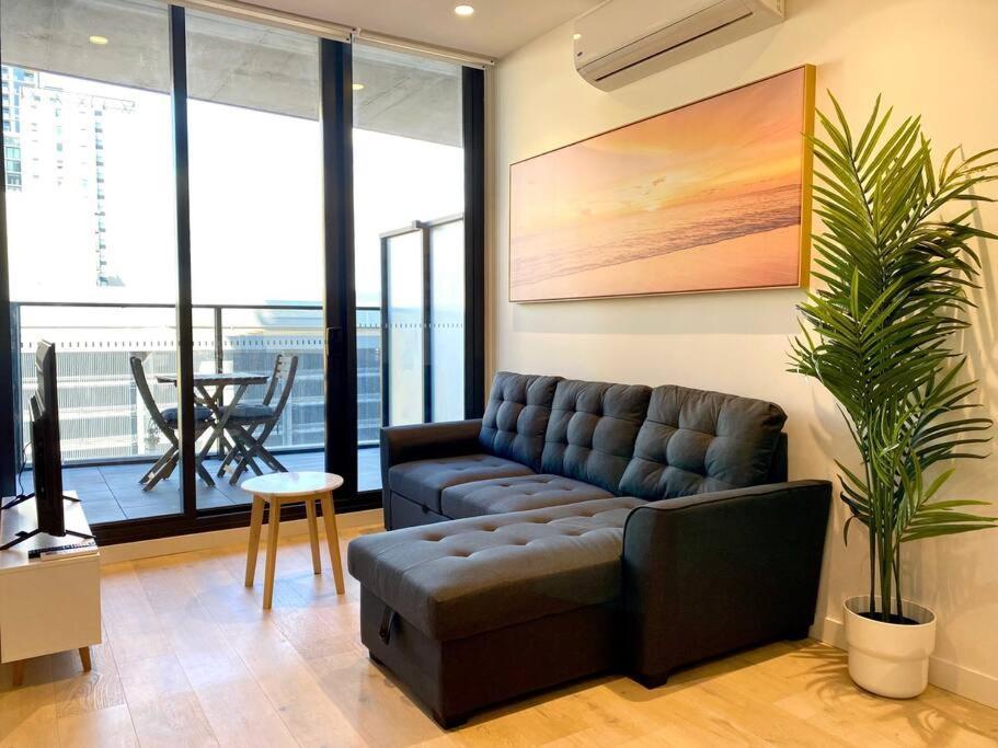 Apartment Luxury Cbd Vibes-queen Bed-gym-bbq