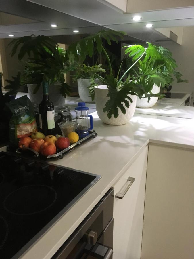 Market Precinct Luxury Apartment *
