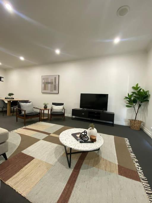 Apartment Location Location: Melbourne Street Views
