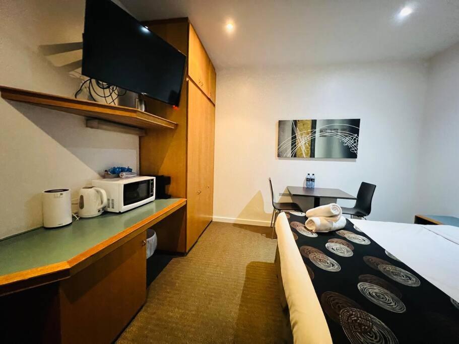 Ex Ensuite In 408 Apartment *