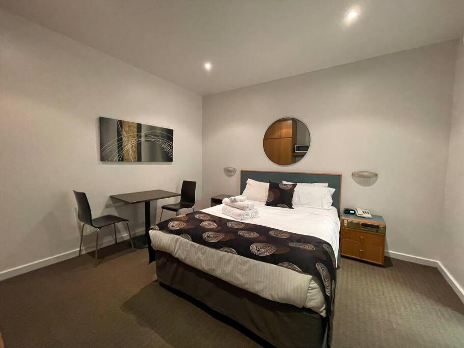 Ex Ensuite In 408 Apartment Adelaide