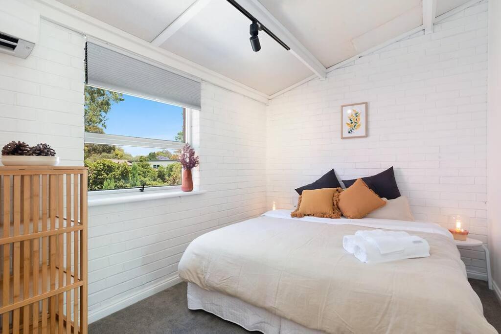Stylish, Comfortable And Pet Friendly Home In The Heart Of Kensington * Adelaide