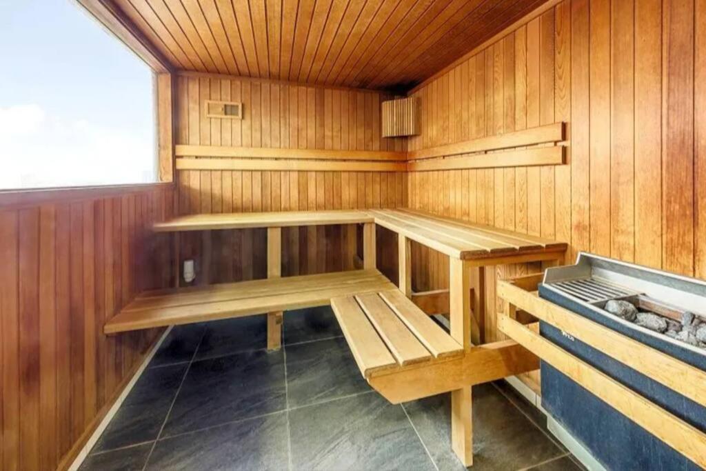 Beautiful One-bed In Apartment *