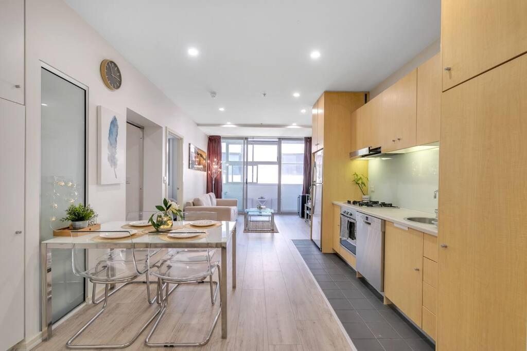The Escape - Rundle Mall + Secured Car Park Apartment *