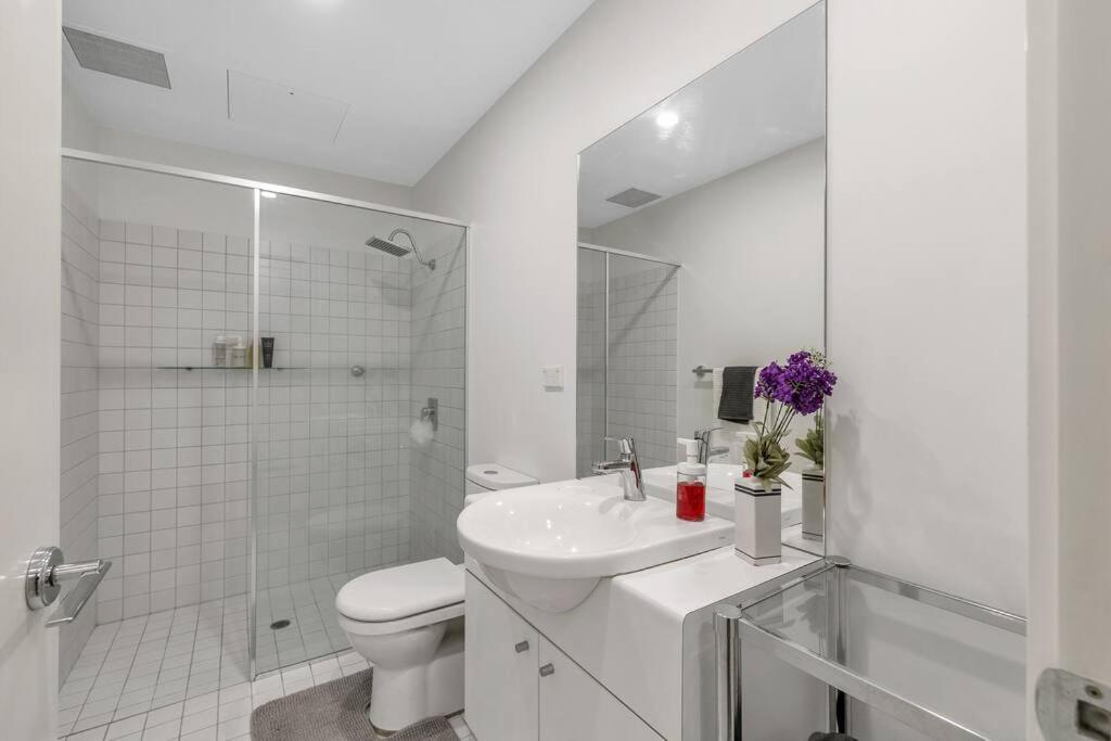 The Escape - Rundle Mall + Secured Car Park Apartment