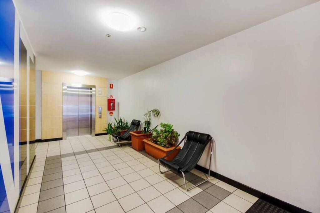 The Escape - Rundle Mall + Secured Car Park Apartment *