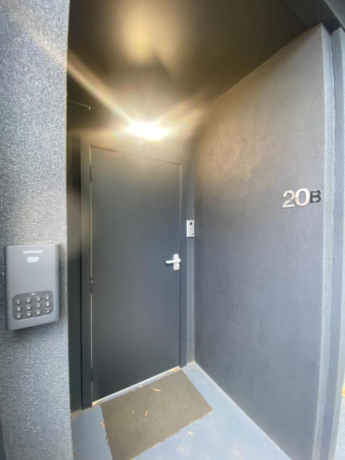 Location Location: Melbourne Street Views Apartment *