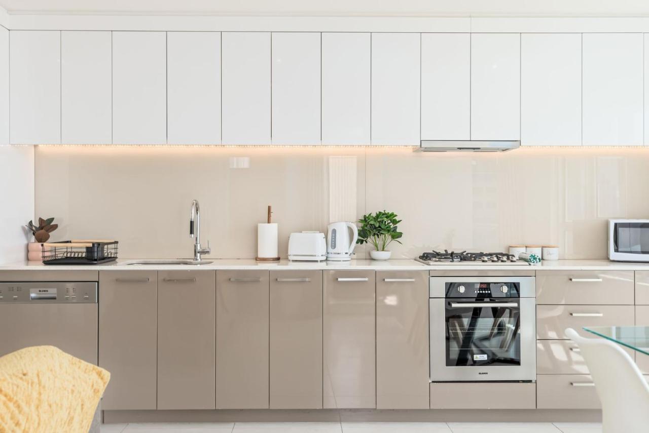 Hazel - Skyline Retreat Apartment