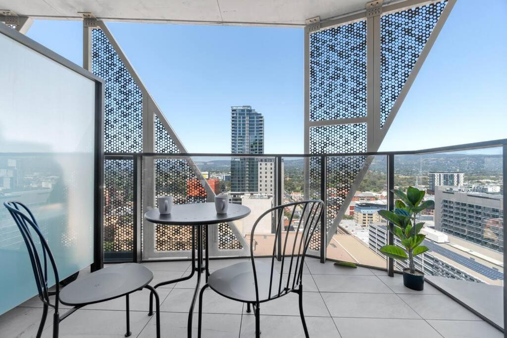 Luxury Cbd Exceptional View Level 21 Apartment Adelaide