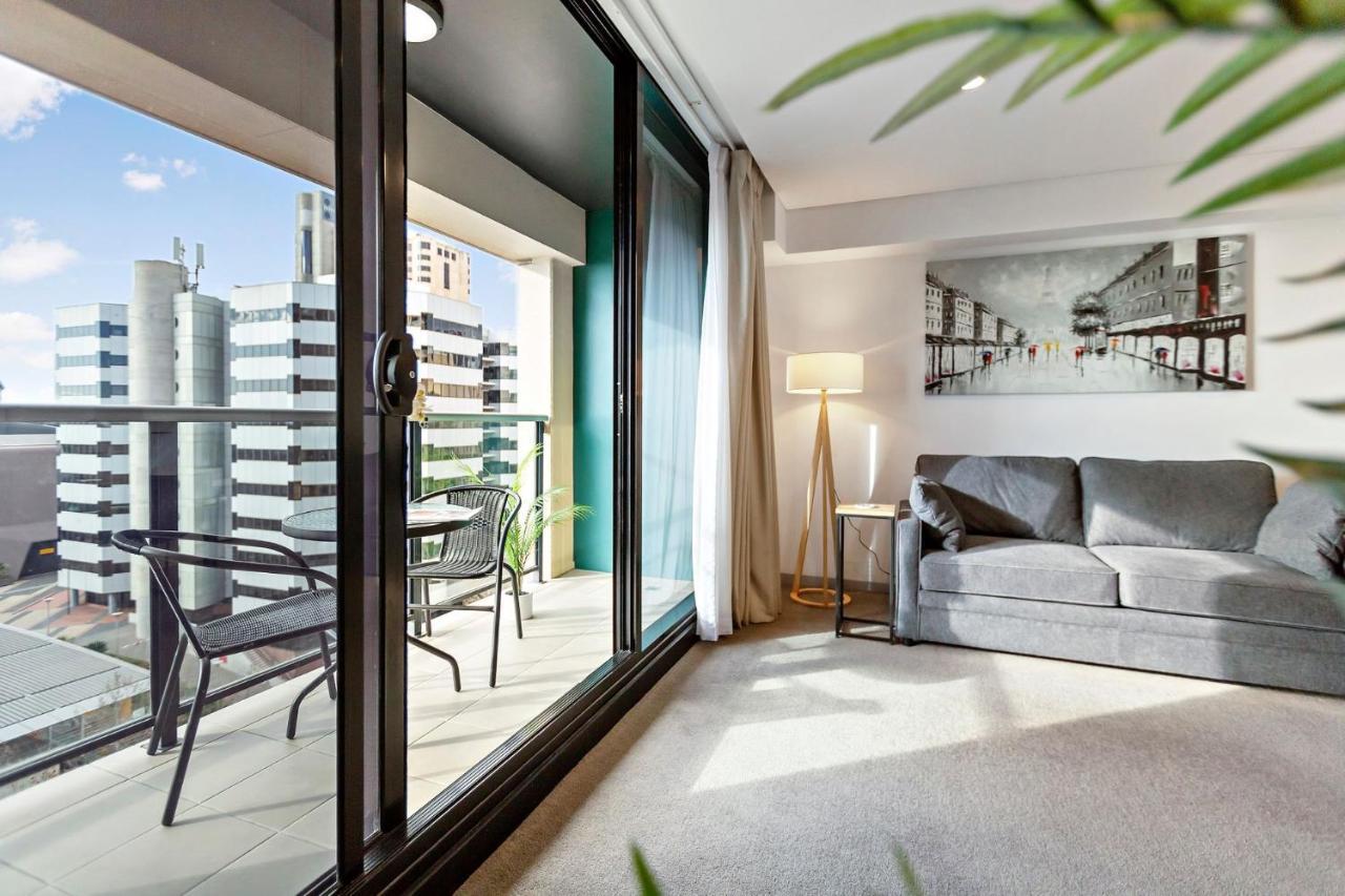Lily - North Terrace Cityscape Apartment *