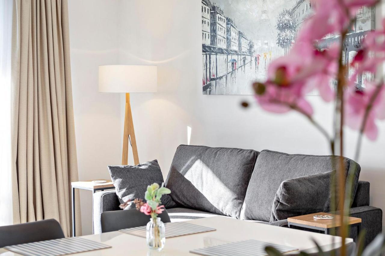 Lily - North Terrace Cityscape Apartment *