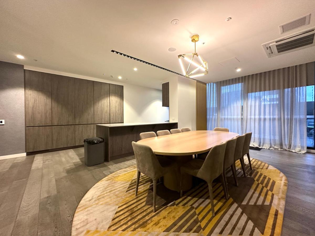 Luxury 1 Bedroom In Cbd - 1 Minute Walk To Rundle Mall - Free Wifi & Netflix *