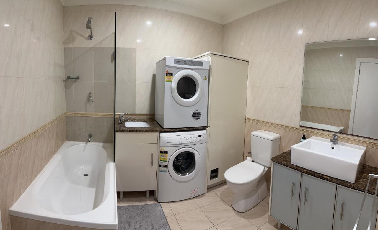 Bundled Bliss 2 Bedroom In Cbd Apartment *
