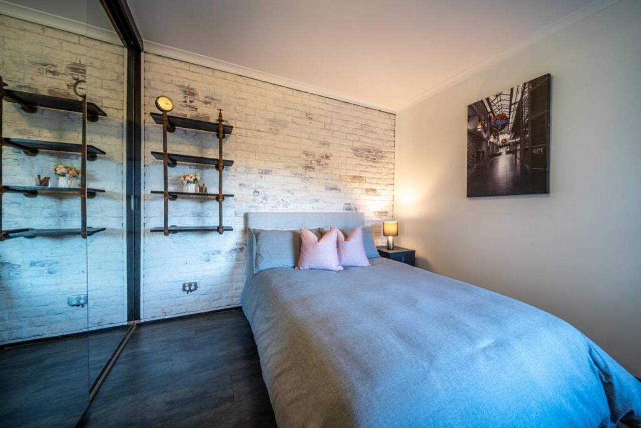 Apartment Splash Graffiti At