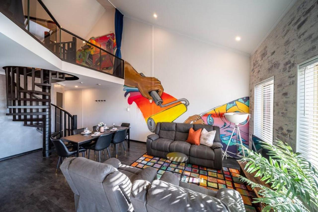 Apartment Splash Graffiti At Adelaide