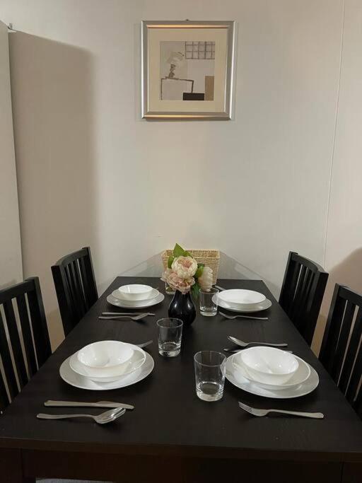 City - Free Parking, 3 Bedrooms And 2 Bathrooms *