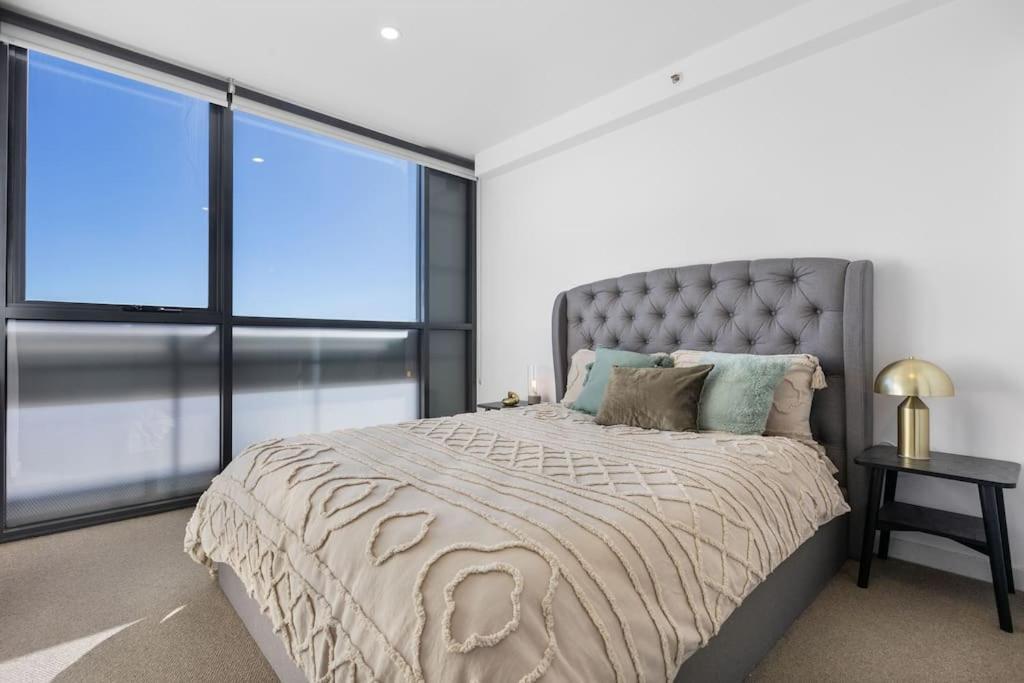Apartment Oasis: Pool, Gym, Cinema Adelaide