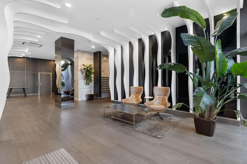 Oasis: Pool, Gym, Cinema Apartment *